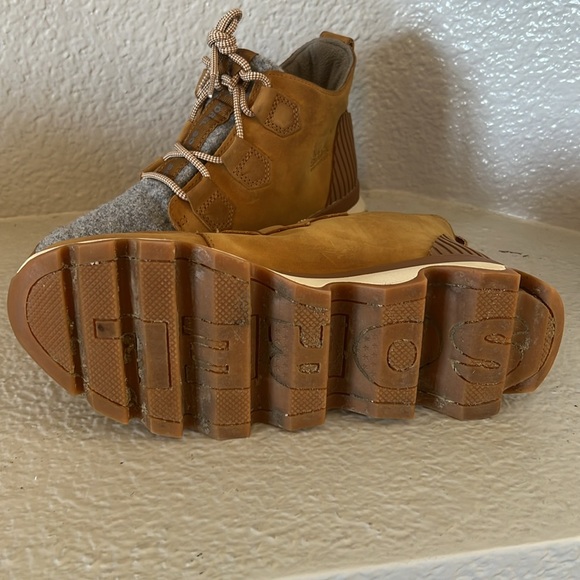 SOREL Women's Kinetic Caribou Boot Size 8 - Picture 6 of 7